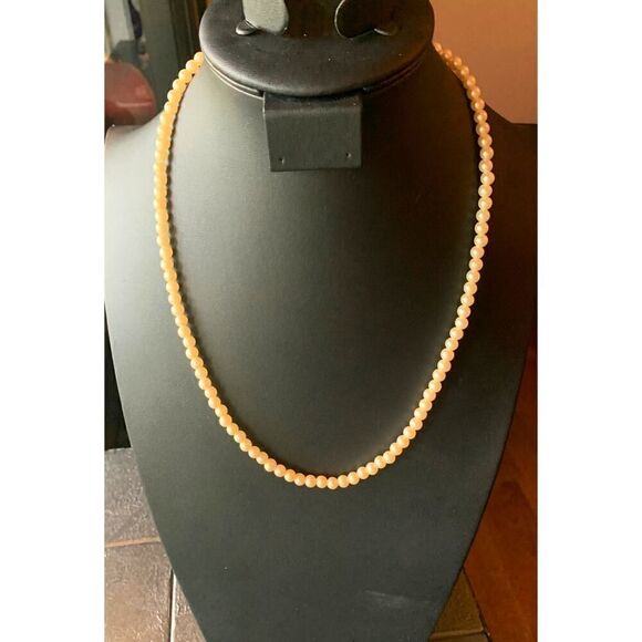 Vintage Faux Pearl Strand, in Gold tone, Unmarked - Picture 2 of 4